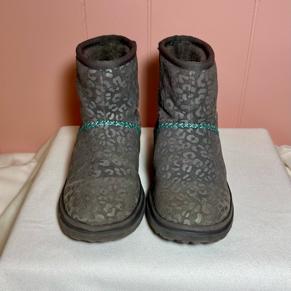 I Heart Uggs Grey Leopard Boots Size 4 Winter Snow Slip On Fur Leather Shoes - Picture 2 of 6